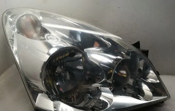 Toyota Corolla Verso AR10 Headlight/headlamp 811300F010