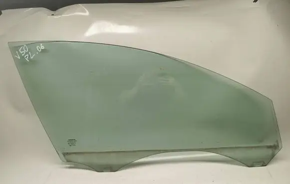 Volvo V50 Front door window glass four-door E000186
