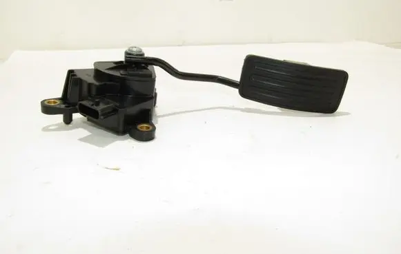 Nissan X-Trail T31 Accelerator throttle pedal 18002JG00A