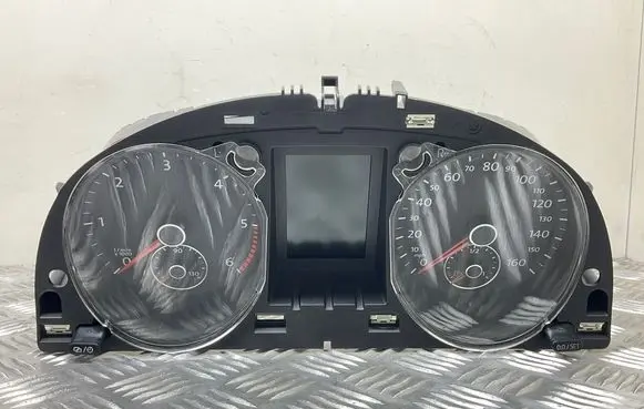 Volkswagen PASSAT B7 Speedometer (instrument cluster) 3AA920970J