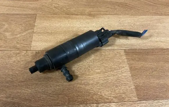 Nissan Primera Windscreen/windshield washer pump 