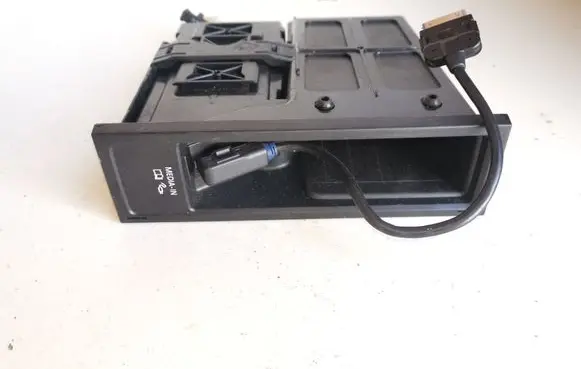 Volkswagen PASSAT B7 USB socket connector 5N0035341F 5N0035342E