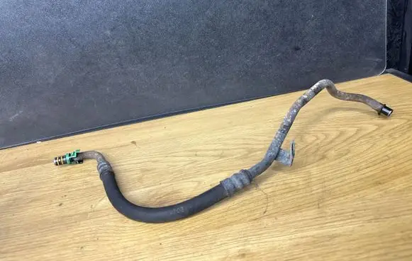 Volvo V70 Gearbox oil cooler pipe/hose 