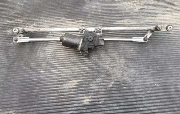 Land Rover Discovery 3 - LR3 Front wiper linkage and motor