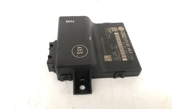 Audi A5 8T 8F Gateway control module 8T0907468K