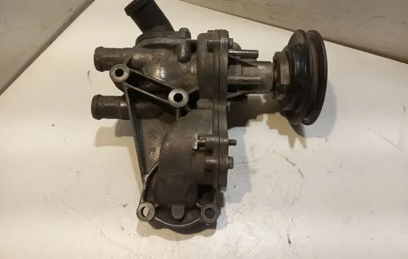 Audi 80 90 S2 B4 Water pump 037121013