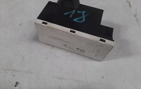 Audi A3 S3 8L Central locking vacuum pump 8D0862257B