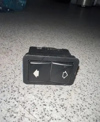 BMW 5 E39 Electric window control switch 8368974