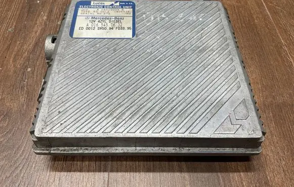 Mercedes-Benz E W210 Engine control unit/module A0165457632
