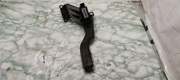 Ford Mondeo Mk III Accelerator throttle pedal