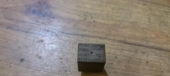 Ford Sierra Other relay V23073 95GC14N089CA