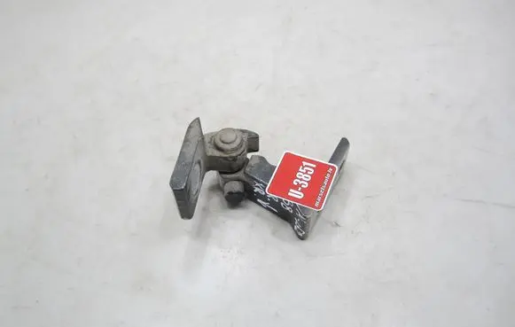 Volkswagen PASSAT B8 Front door lower hinge 8X0831403E