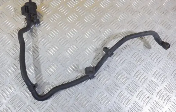 Fuel injector supply line/pipe