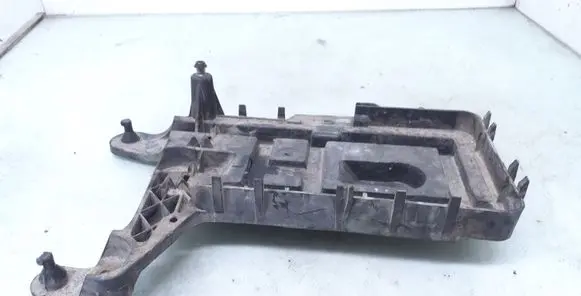 Volkswagen PASSAT B6 Battery tray 1K0915333C