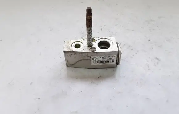 Opel Insignia A Air conditioning (A/C) expansion valve 52427385 EBH15M144