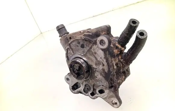Volkswagen PASSAT B6 Fuel injection high pressure pump 03G145209C