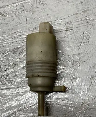 Volkswagen PASSAT B4 Windscreen/windshield washer pump 1H5955651