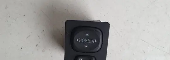 Toyota Auris E180 Wing mirror switch