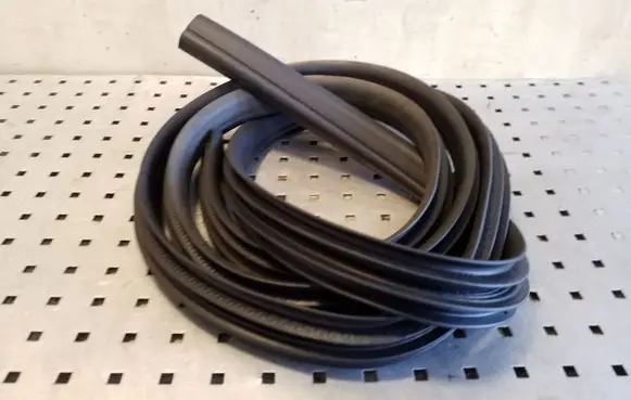 Ford Kuga I Front door rubber seal