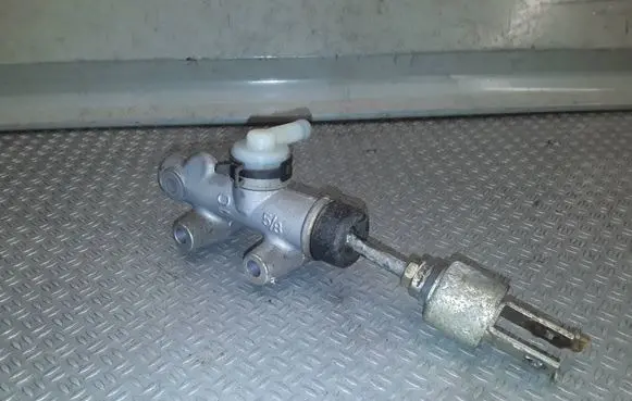 Toyota Previa (XR30, XR40) II Clutch master cylinder 