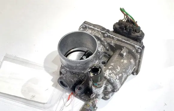 Toyota Yaris Engine shut-off valve 220300Y110