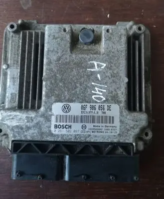 Volkswagen Golf V Engine control unit/module 06F906056DE 1039S06802 0261S02097