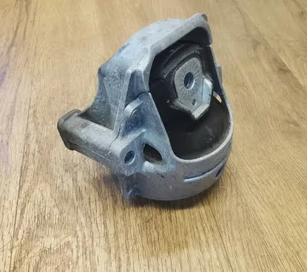 Porsche Macan (95B) Engine mount bracket 8R0199381