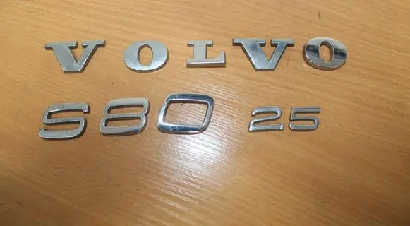 Volvo S80 Manufacturer badge logo/emblem VO7