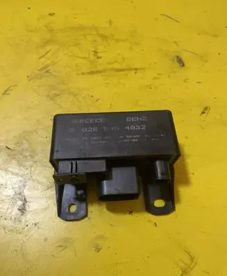 Mercedes-Benz E W211 Charging relay 0285454032