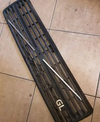 Volvo 340 - 360 Front bumper upper radiator grill 269684