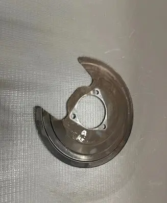 Opel Insignia B Rear brake disc plate dust cover 84145654