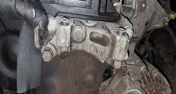 Peugeot 307 Engine mounting bracket DV6