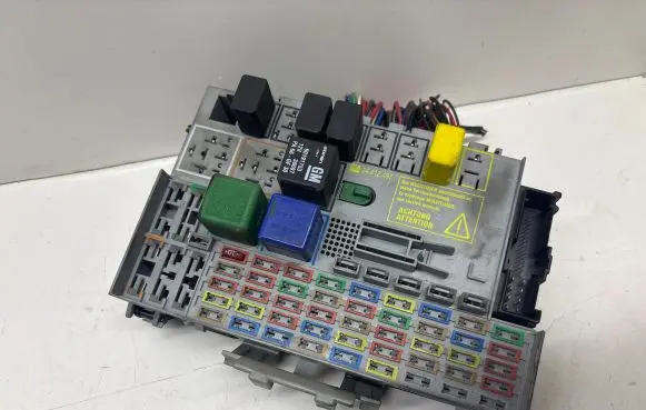 Opel Zafira A Fuse box set 24431677