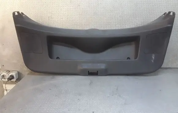 Renault Megane III Tailgate/boot lid cover trim 909000161R