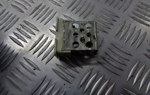 Opel Astra H Coolant fan relay BRAK