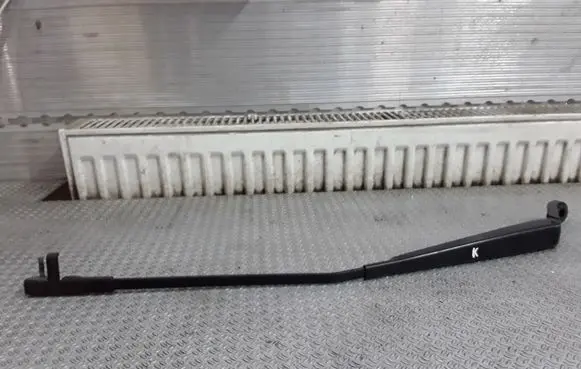 Peugeot 407 Front wiper blade arm