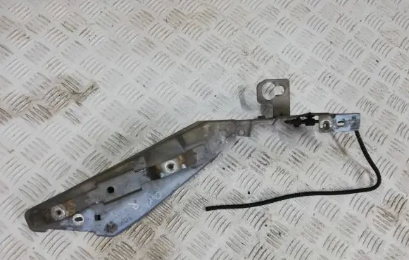 Citroen C4 II Picasso Fender mounting bracket