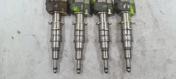 BMW 3 E90 E91 Fuel injectors set 7589048