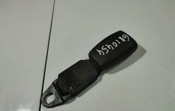 Chrysler Voyager Middle seatbelt buckle (rear) 140504048A