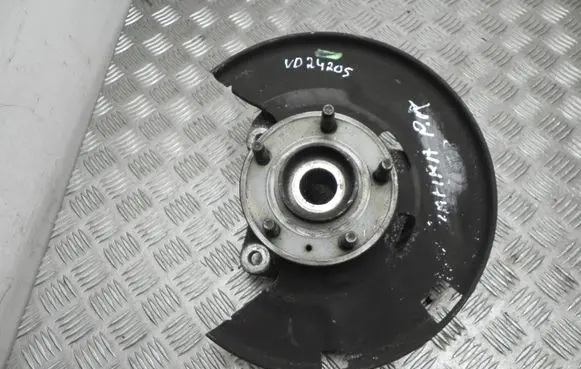 Opel Zafira C Front wheel hub 13394837