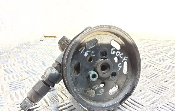 Volkswagen Golf IV Power steering pump 1J0422154C