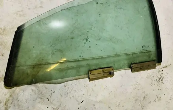 Opel Omega B1 Front door window glass four-door