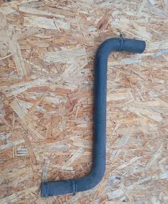 Engine coolant pipe/hose