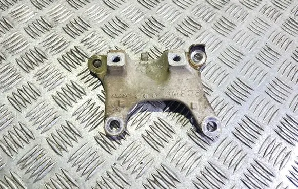 Honda CR-V Engine mounting bracket 90SWC