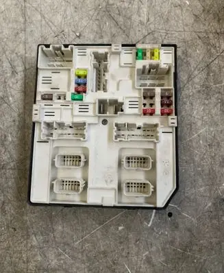 Renault Master III Fuse module 284B64474R