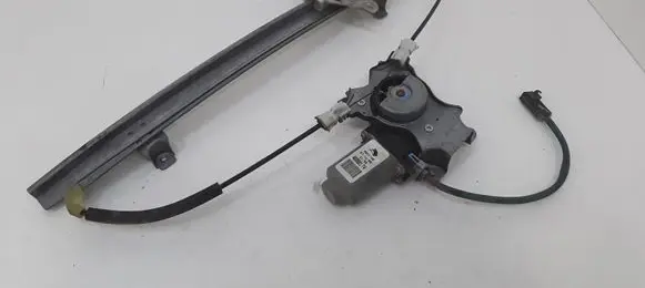 Nissan Almera Tino Front door window regulator with motor 400601T4