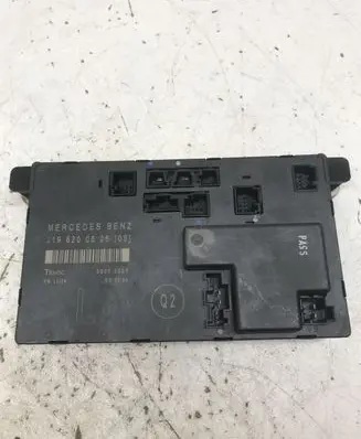 Mercedes-Benz CLS C219 Door control unit/module 2198200626