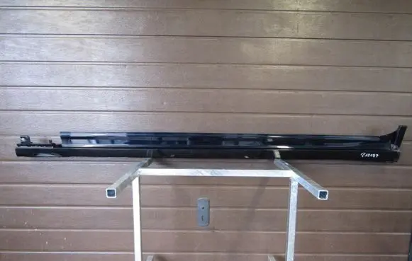 Front sill (body part)