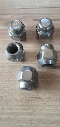 Mazda CX-7 Wheel nut cap/cover 