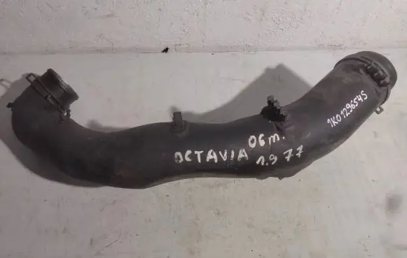 Skoda Octavia Mk2 (1Z) Air intake hose/pipe 1K0129654S